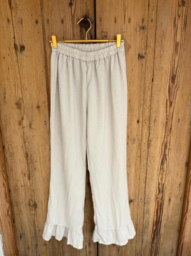 Pantalón vichy volantes