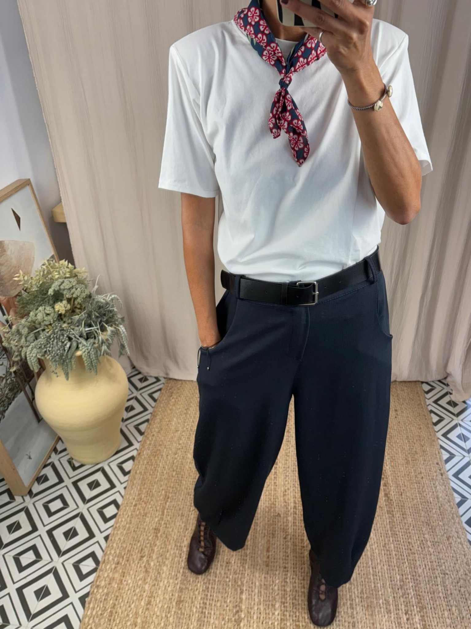 Camiseta básica hombreras 1 WhatsApp Image 2025 10 25 at 18.03.29 1 3e4b582d