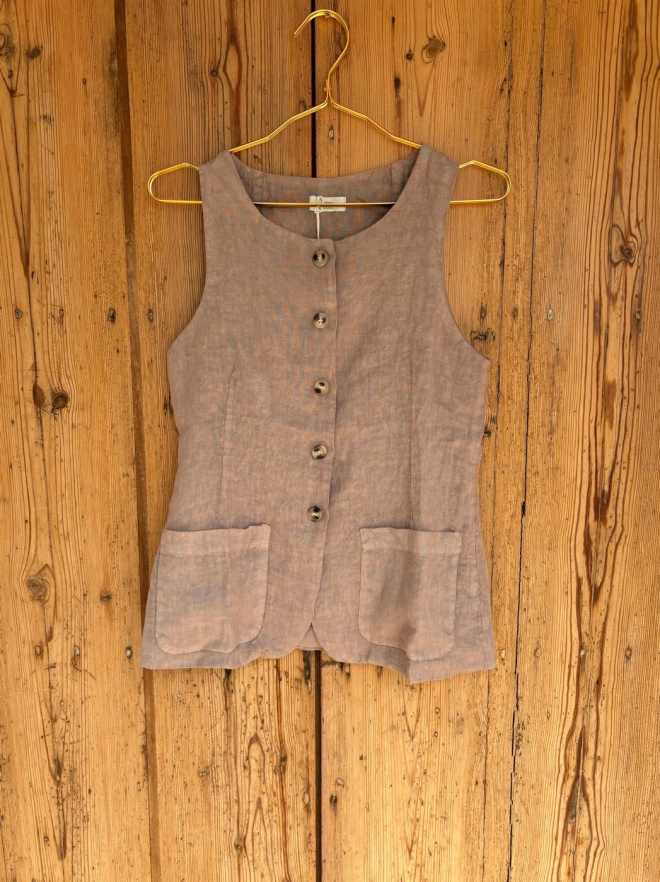 Chaleco abotonado rústico