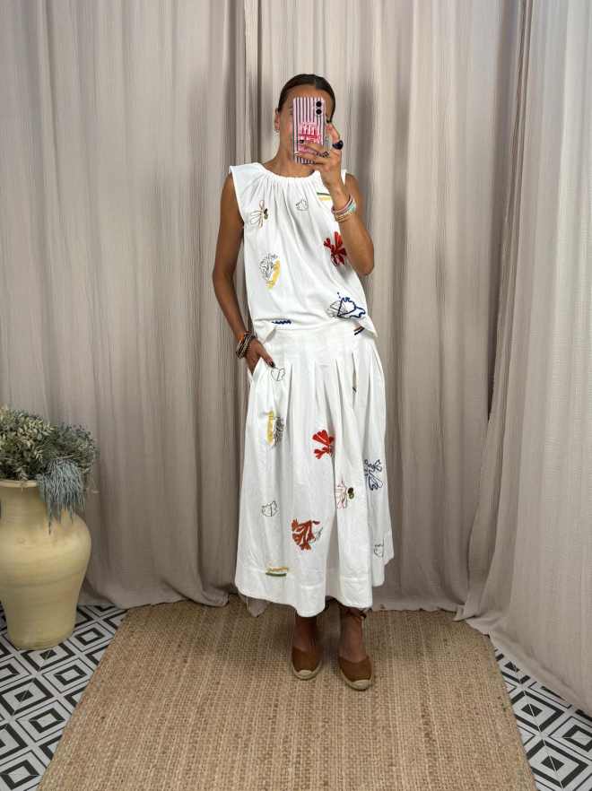 Total look blanco bordados