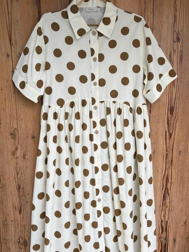 vestido camisero topos